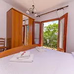 Marina Veskovic Apartment Nerezine