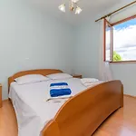 Marina Veskovic Apartment Nerezine