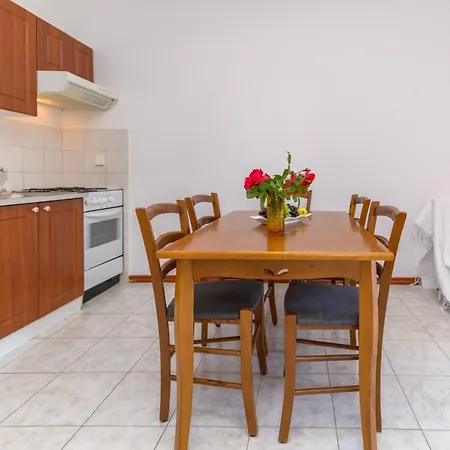 Apartment Marina Veskovic *