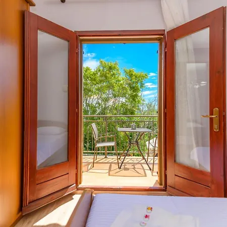 Marina Veskovic Apartment Nerezine