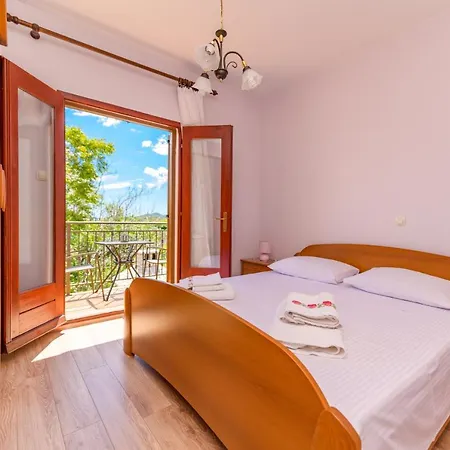 Marina Veskovic Apartment Nerezine