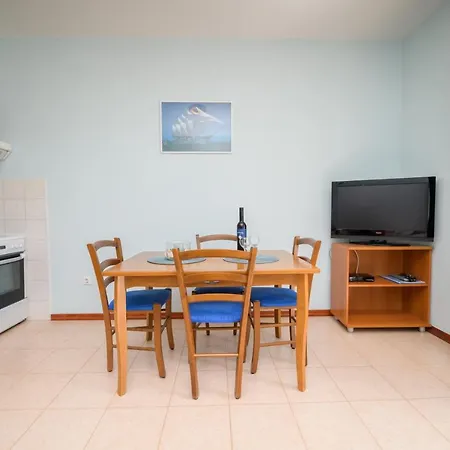 Marina Veskovic Apartment Nerezine