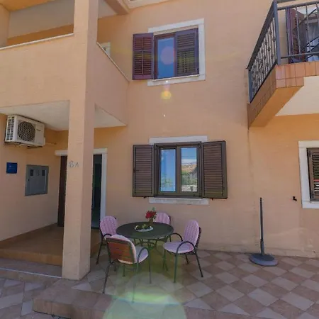 Apartment Marina Veskovic *
